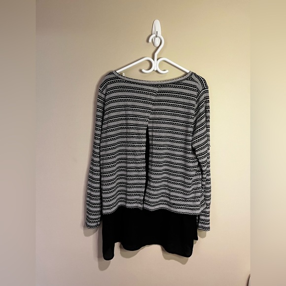 Lovely top with peek-a-boo back - Picture 2 of 2